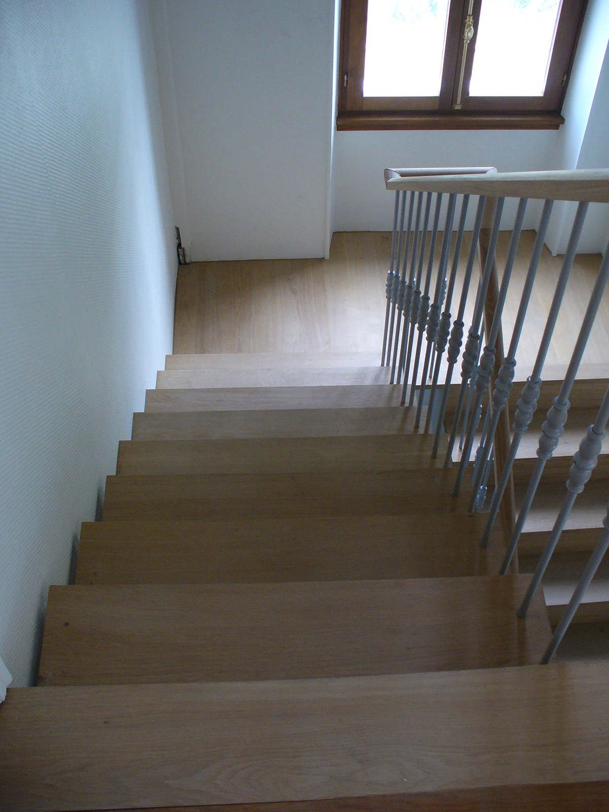 R  alsation d un escalier d une grande maison niveaux